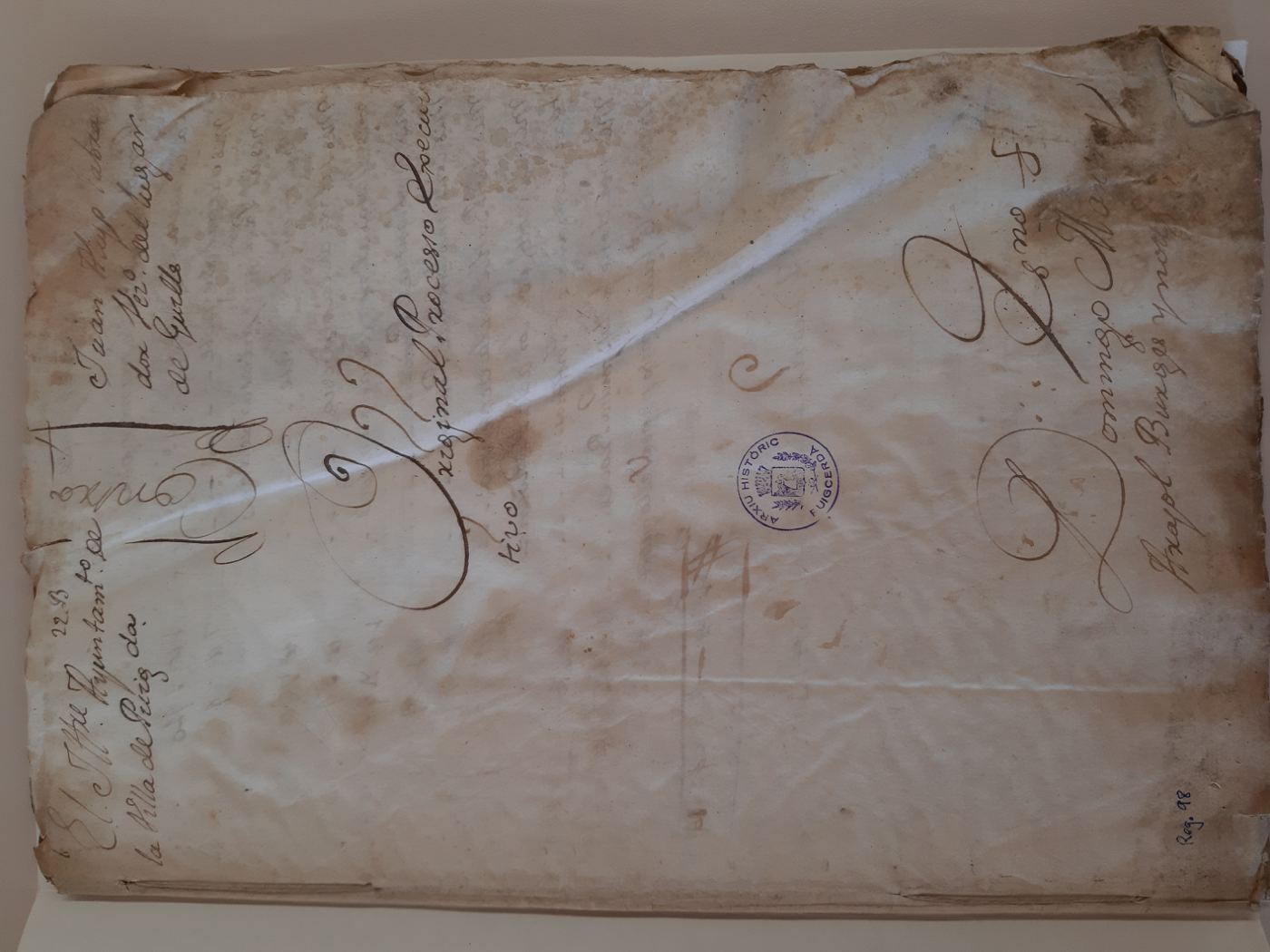 Document judicial de 1745 amb el nom de Juan Alujo